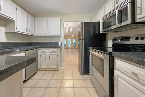 Condo in Sarasota, Florida, 2 bedrooms  № 1838929 - photo 11