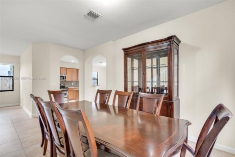 Villa ou maison à vendre à Doral, Floride: 4 chambres, 246.19 m2 № 2424471 - photo 8