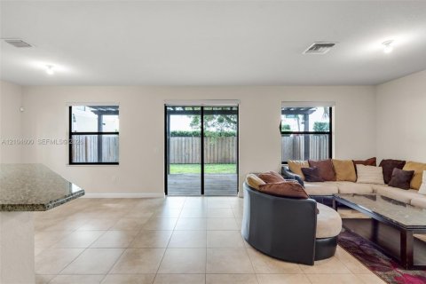 Villa ou maison à vendre à Doral, Floride: 4 chambres, 246.19 m2 № 2424471 - photo 9