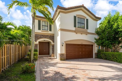 Villa ou maison à vendre à Doral, Floride: 4 chambres, 246.19 m2 № 2424471 - photo 2
