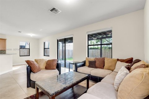 Villa ou maison à vendre à Doral, Floride: 4 chambres, 246.19 m2 № 2424471 - photo 11