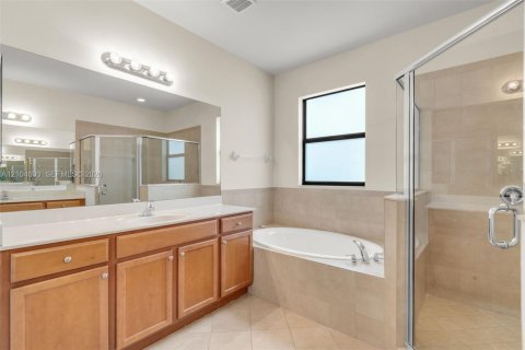Villa ou maison à vendre à Doral, Floride: 4 chambres, 246.19 m2 № 2424471 - photo 22