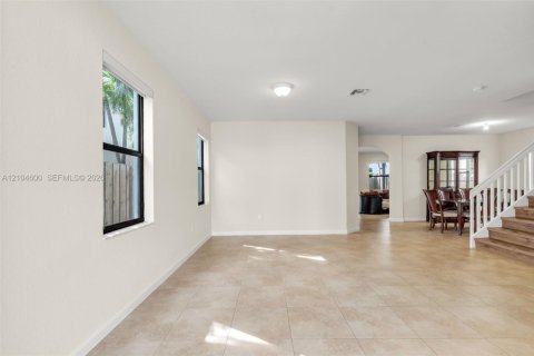 Villa ou maison à vendre à Doral, Floride: 4 chambres, 246.19 m2 № 2424471 - photo 4