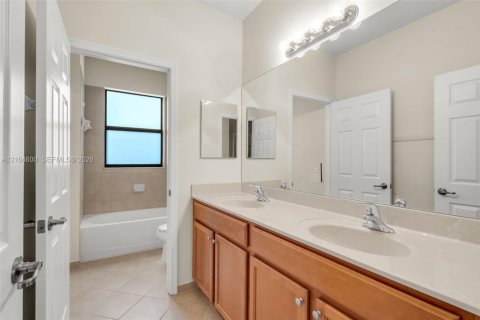 Villa ou maison à vendre à Doral, Floride: 4 chambres, 246.19 m2 № 2424471 - photo 24