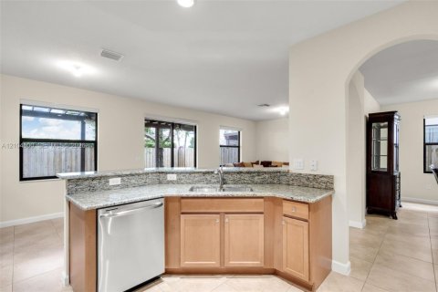 Villa ou maison à vendre à Doral, Floride: 4 chambres, 246.19 m2 № 2424471 - photo 15