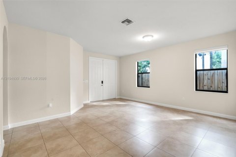 Villa ou maison à vendre à Doral, Floride: 4 chambres, 246.19 m2 № 2424471 - photo 6