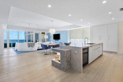 Condo in South Palm Beach, Florida, 3 bedrooms  № 2383057 - photo 12
