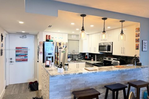 Condominio en venta en Hollywood, Florida, 1 dormitorio, 76.18 m2 № 1809543 - foto 3