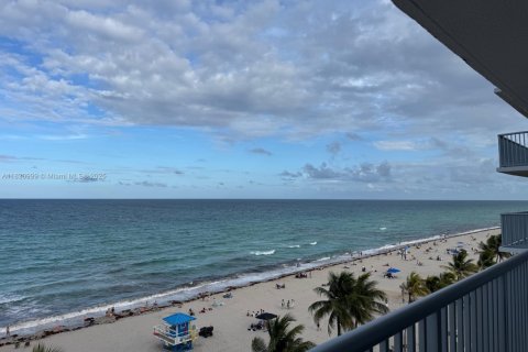Condominio en venta en Hollywood, Florida, 1 dormitorio, 76.18 m2 № 1809543 - foto 10