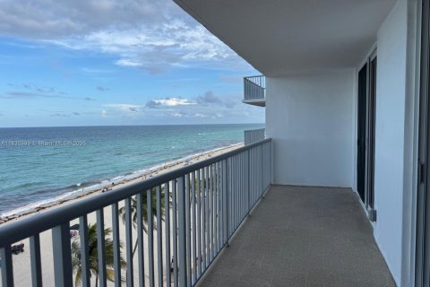 Condominio en venta en Hollywood, Florida, 1 dormitorio, 76.18 m2 № 1809543 - foto 11
