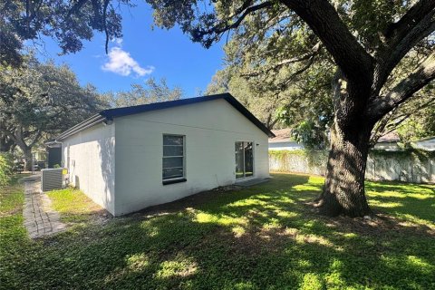 Villa ou maison à louer à Tampa, Floride: 4 chambres, 140.1 m2 № 2381174 - photo 9