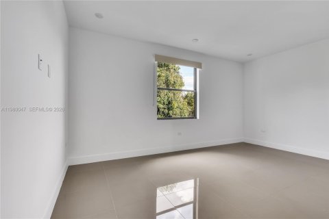 House in Miami, Florida 3 bedrooms, 193.24 sq.m. № 2046459 - photo 24