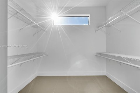 House in Miami, Florida 3 bedrooms, 193.24 sq.m. № 2046459 - photo 20