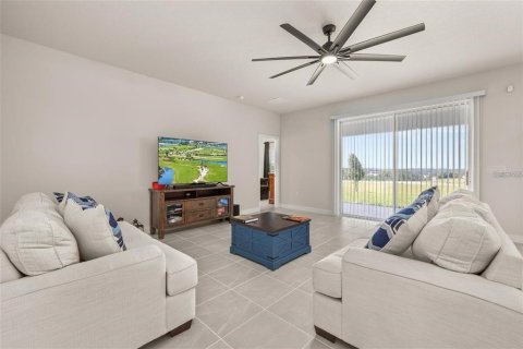 Villa ou maison à vendre à Clermont, Floride: 4 chambres, 236.99 m2 № 2425425 - photo 2
