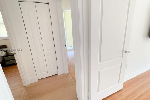 Купить кондоминиум в Майами, Флорида 3 спальни, 114.46м2, № 1875199 - фото 11