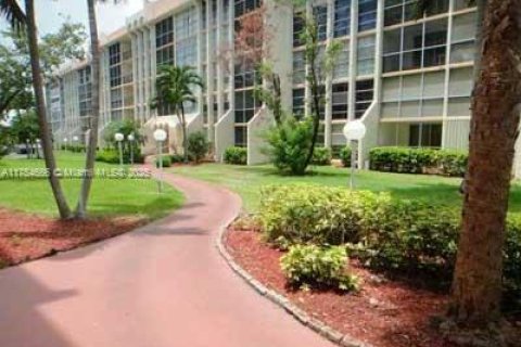 Copropriété à vendre à Hallandale Beach, Floride: 2 chambres, 85.84 m2 № 1501233 - photo 7