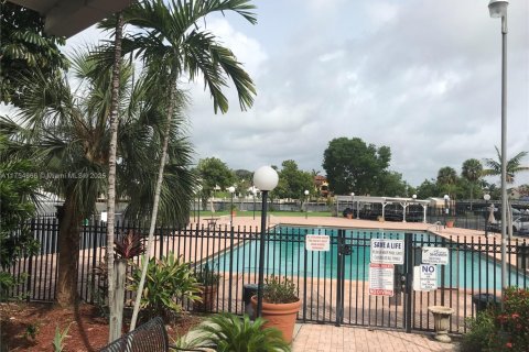 Copropriété à vendre à Hallandale Beach, Floride: 2 chambres, 85.84 m2 № 1501233 - photo 3