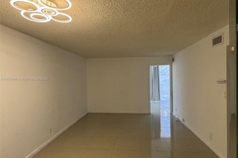 Copropriété à vendre à Hallandale Beach, Floride: 2 chambres, 85.84 m2 № 1501233 - photo 11