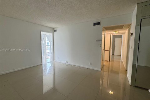 Copropriété à vendre à Hallandale Beach, Floride: 2 chambres, 85.84 m2 № 1501233 - photo 21