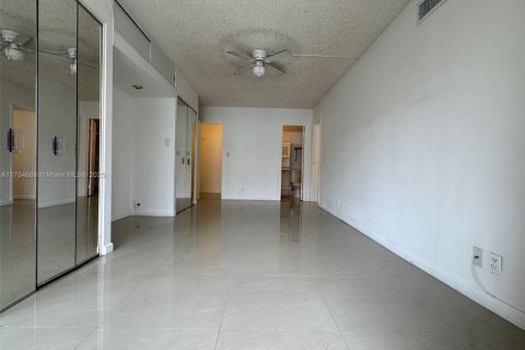 Copropriété à vendre à Hallandale Beach, Floride: 2 chambres, 85.84 m2 № 1501233 - photo 18