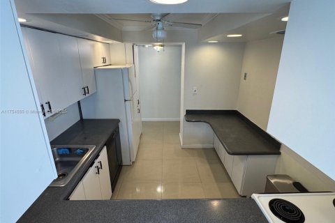 Copropriété à vendre à Hallandale Beach, Floride: 2 chambres, 85.84 m2 № 1501233 - photo 14