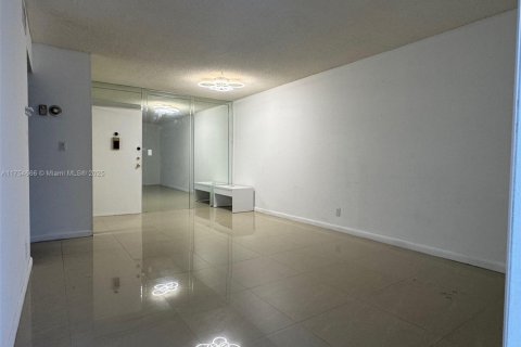 Copropriété à vendre à Hallandale Beach, Floride: 2 chambres, 85.84 m2 № 1501233 - photo 12
