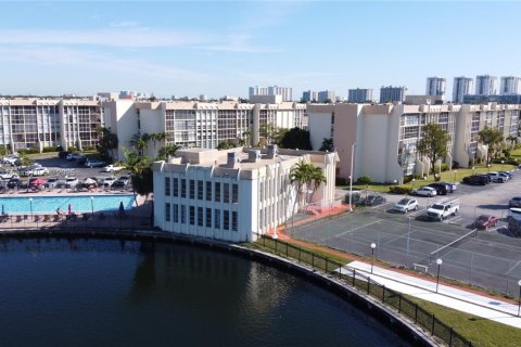 Copropriété à vendre à Hallandale Beach, Floride: 2 chambres, 85.84 m2 № 1501233 - photo 1