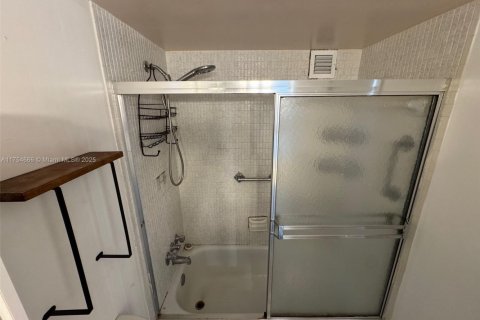 Copropriété à vendre à Hallandale Beach, Floride: 2 chambres, 85.84 m2 № 1501233 - photo 20