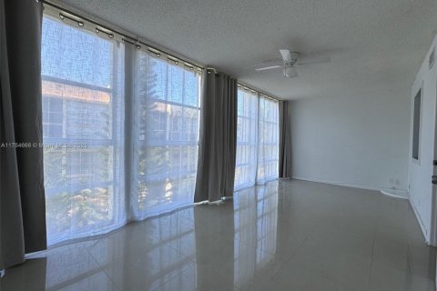 Copropriété à vendre à Hallandale Beach, Floride: 2 chambres, 85.84 m2 № 1501233 - photo 9