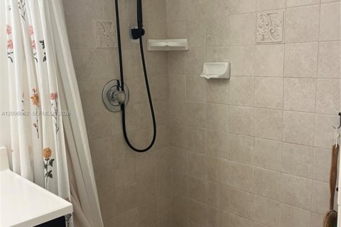 Copropriété à vendre à Pembroke Pines, Floride: 2 chambres, 74.88 m2 № 2390025 - photo 15