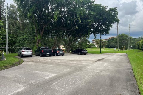 Copropriété à vendre à Pembroke Pines, Floride: 2 chambres, 74.88 m2 № 2390025 - photo 19