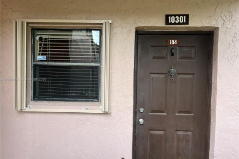 Condo à Pembroke Pines, Floride, 2 chambres  № 2390025