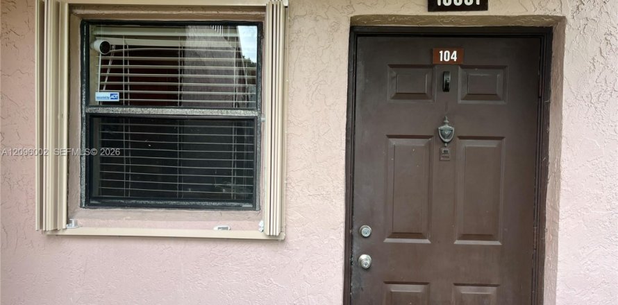 Condo à Pembroke Pines, Floride, 2 chambres  № 2390025