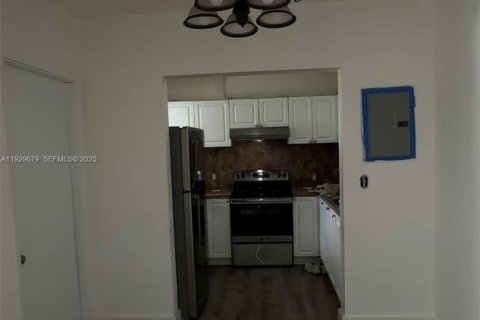 Casa en alquiler en Miami, Florida, 2 dormitorios № 1988575 - foto 4