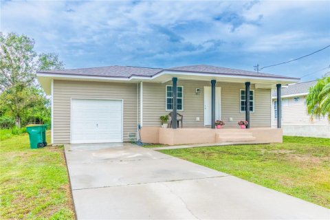 House in Punta Gorda, Florida 3 bedrooms, 108.7 sq.m. № 1888662 - photo 11
