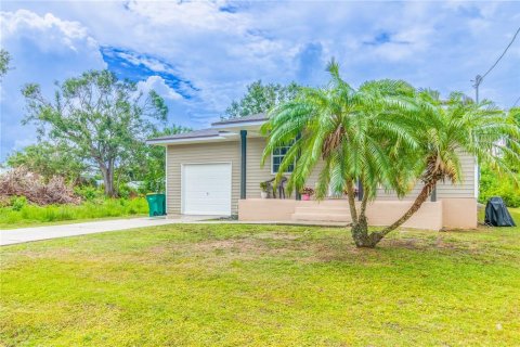 House in Punta Gorda, Florida 3 bedrooms, 108.7 sq.m. № 1888662 - photo 9