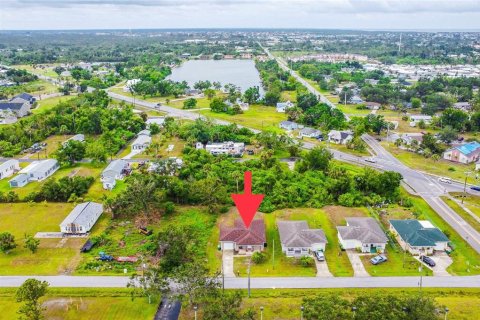 House in Punta Gorda, Florida 3 bedrooms, 108.7 sq.m. № 1888662 - photo 14