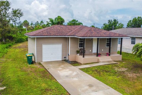 House in Punta Gorda, Florida 3 bedrooms, 108.7 sq.m. № 1888662 - photo 19