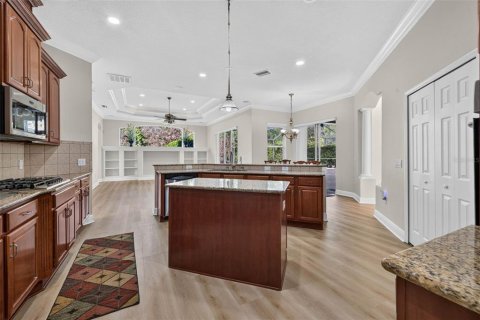 Casa en venta en Brandon, Florida, 6 dormitorios, 380.81 m2 № 2140261 - foto 11