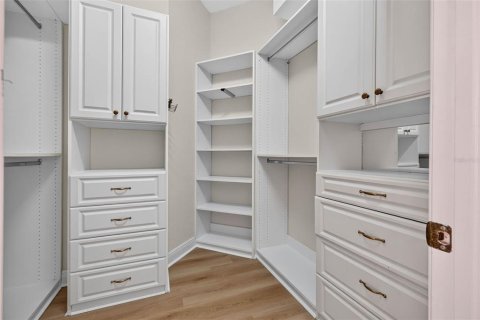 Casa en venta en Brandon, Florida, 6 dormitorios, 380.81 m2 № 2140261 - foto 20