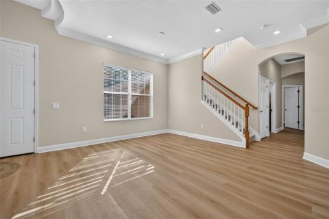 Casa en venta en Brandon, Florida, 6 dormitorios, 380.81 m2 № 2140261 - foto 7