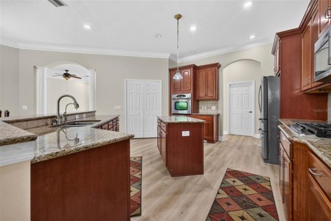 Casa en venta en Brandon, Florida, 6 dormitorios, 380.81 m2 № 2140261 - foto 13