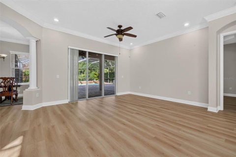 Casa en venta en Brandon, Florida, 6 dormitorios, 380.81 m2 № 2140261 - foto 8
