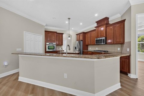 Casa en venta en Brandon, Florida, 6 dormitorios, 380.81 m2 № 2140261 - foto 9