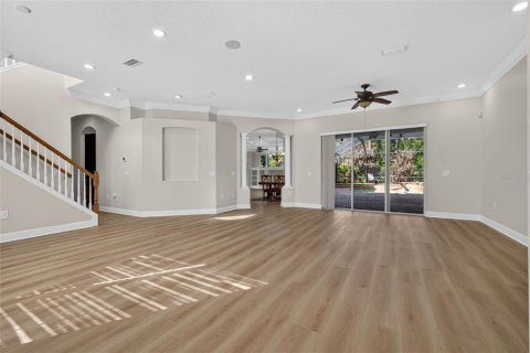Casa en venta en Brandon, Florida, 6 dormitorios, 380.81 m2 № 2140261 - foto 5