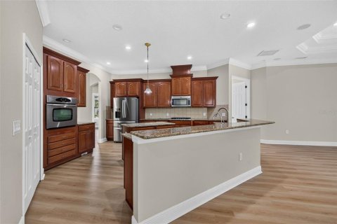 Casa en venta en Brandon, Florida, 6 dormitorios, 380.81 m2 № 2140261 - foto 10