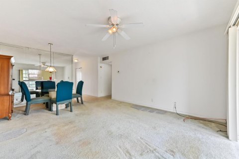 Condo in Lauderhill, Florida, 2 bedrooms  № 2193854 - photo 11