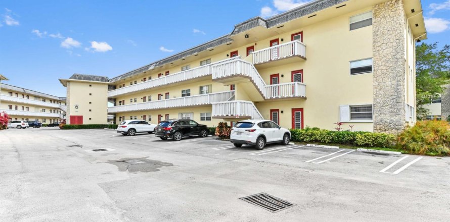 Condo in Lauderhill, Florida, 2 bedrooms  № 2193854