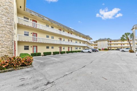 Condo in Lauderhill, Florida, 2 bedrooms  № 2193854 - photo 2