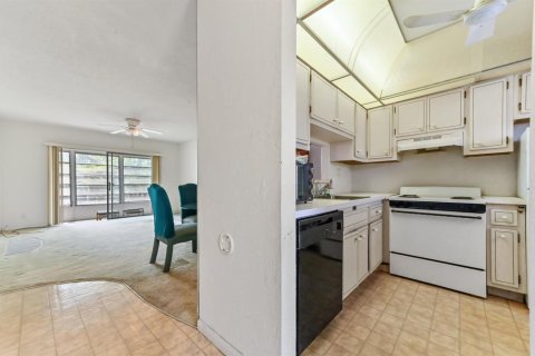 Condo in Lauderhill, Florida, 2 bedrooms  № 2193854 - photo 5